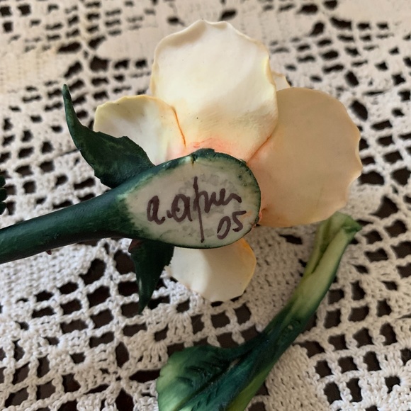 Capodimonte porcelain roses - Picture 5 of 6